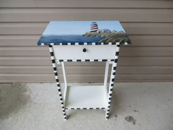 BEAUTIFUL SIDE TABLE WITH LIGHTHOUSE ARTWORK