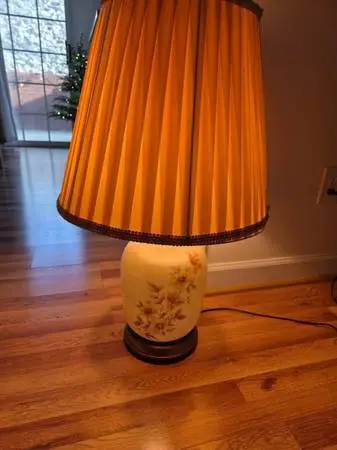 Vintage 1960s Lamp Has Been Tested Works Great In Good Condition