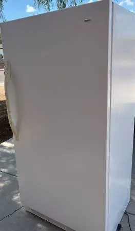 REFRIGERATOR- NICE n CLEAN- WORKS GREAT!!!