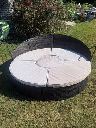 Round Outdoor Wicker Patio Daybed Set