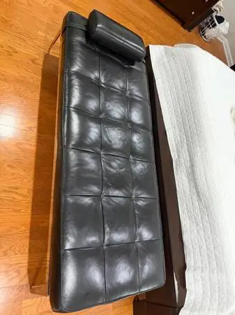 Black Modern/Luxurious Leather Chaise