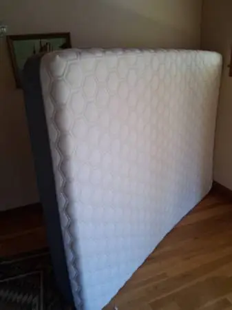QUEEN MATTRESS, LIKE NEW