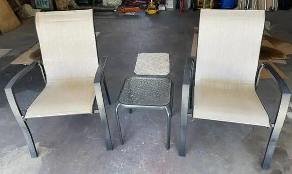 Patio chairs/table