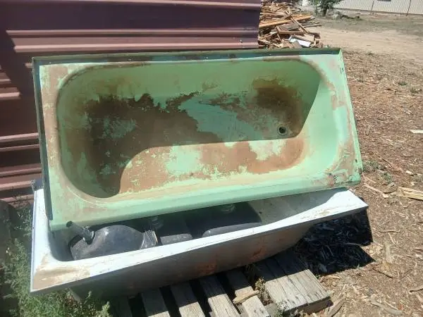Metal tub