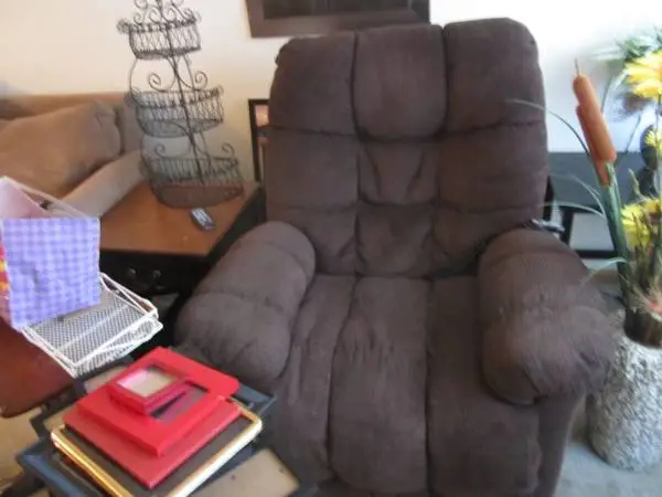 ELECTRIC RECLINER GOOD CONDITION CLEAN