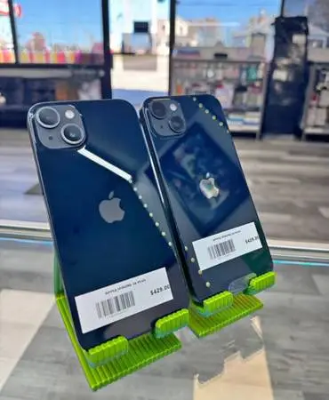 IPhone 13 Unlocked ( CHEAP DEAL) 10/10