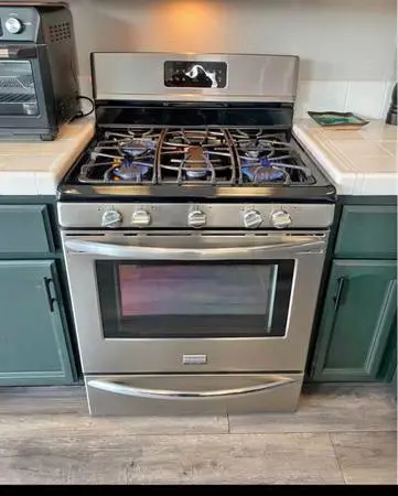 Natural gas stove like new