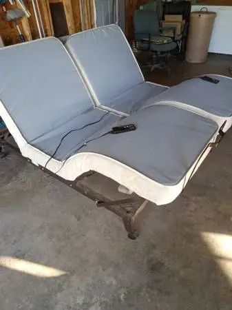 Craftmatic split queen adjustable bed