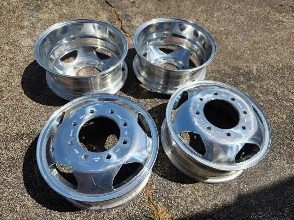 17 Chevy Silverado 350 dually alcoas wheels