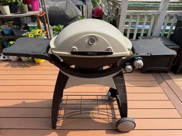 Weber Portable Propane Grill Q-586002, 21700 BTU, Excellent Conditions