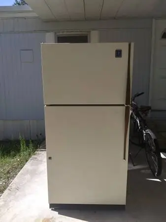 GE REFRIGERATOR 18 cu ft