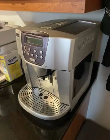 DeLonghi Rialto Super-Automatic Espresso Machine (EAM-4500) — $100