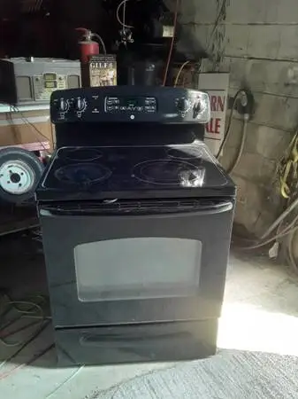 GE Black glasstop stove oven selcleaning.In great working condition