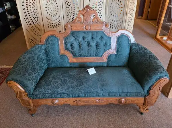 Beautiful Victorian Sette