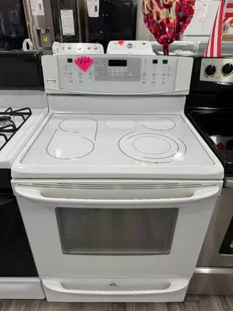 Kenmore 30”W Freestanding Glasstop Electric Range With Excellent Condition