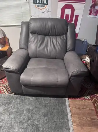 Grey Manual Recliner Cash only please and thank you.
