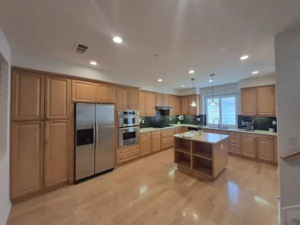Kitchen cabinets and office cabinets