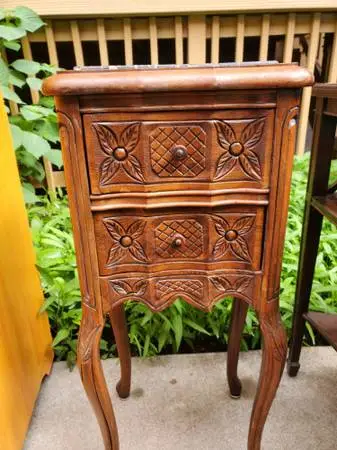 Vintage French Provincial Marble Top Accent Table / Nightstand (Projec
