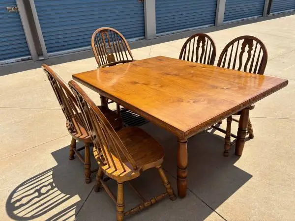 Beautiful 6 Piece Solid Oak Dining Set