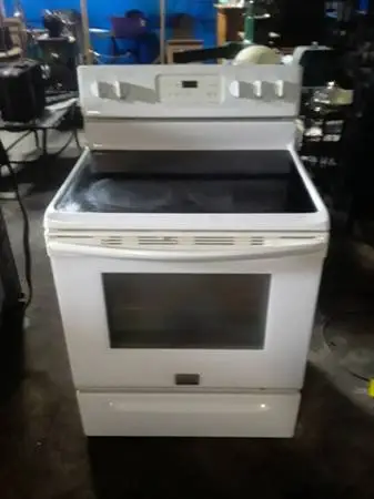 Frigidaire Gallery white glasstop stove range. selfcleaning.