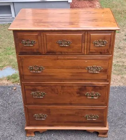 Moosehead Dresser. Maple 5 Drawer Tall Boy Bureau