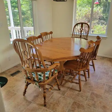 Oak Dining Table plus 6 chairs