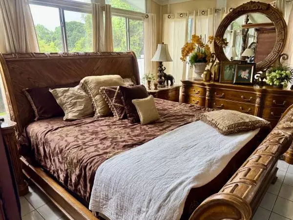 King Size Solid Wood Sleigh Bedroom Set – 5 Pieces
