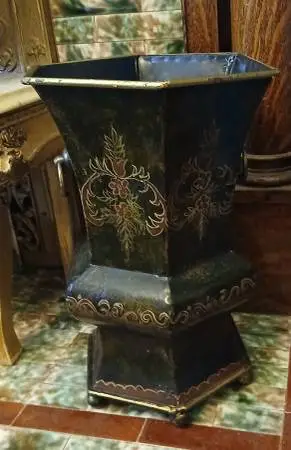 Elegant Vintage Black/Gold Tole Jardinière, Cache/Planter, Pot, Vase