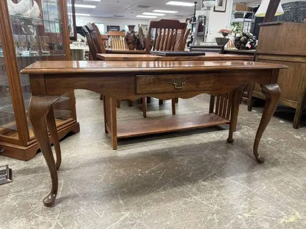 Thomasville Console / Sofa Table with 1 Drawer and Scalloped Front