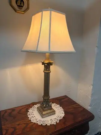 set of 2 vintage lamps