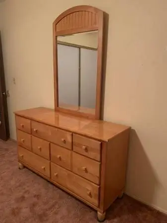 BASSETT MAPLE BEDROOM SET