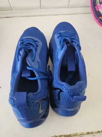 Sneakers:Youth Size :5