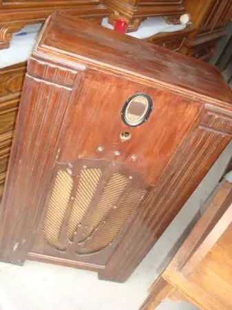 vintage radio cabinet / radio case