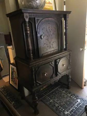 FANTASTIC SOLID WOOD HUTCH $399 OBO Crystal, Vintage World Globes
