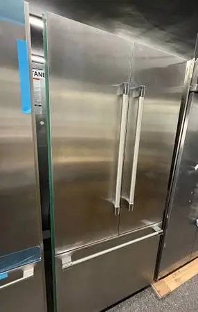 STAINLESS STEEL THERMADOR PROFESSIONAL REFRIGERATOR
