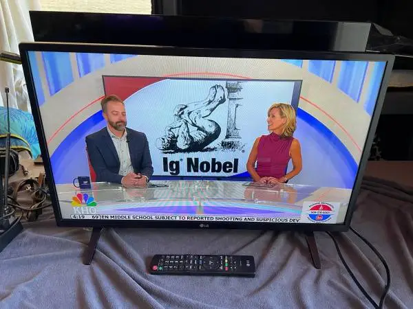 28” LG TV Samsung BD Player