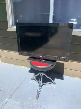 32 RCA TV