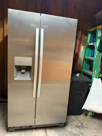 Whirlpool heavy duty refrigerator works great