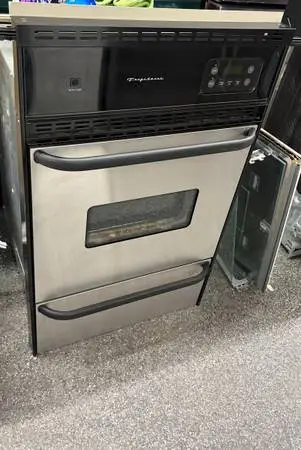 STAINLESS AND BLACK GAS OVEN