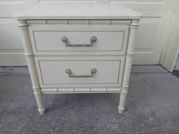 VINTAGE NIGHTSTAND, END TABLE OR SIDE TABLE