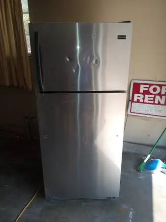 Frigidaire 18 cubic foot refrigerator