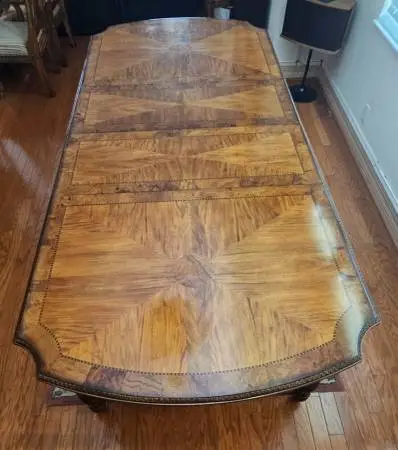 Beautiful dining room table for sale
