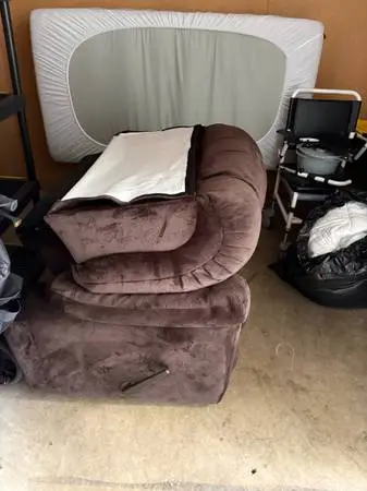PLUSH GRIZZLEY SIZE RECLINE ROCKE SWIVEL CHAIR