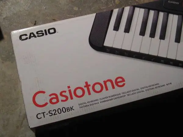Casio  CT-S200 keyboard with stand