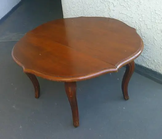 Vintage French Provincial Scalloped Accent Table – Solid Wood