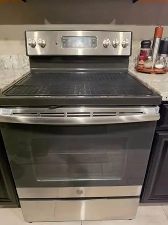 GE Electric Range excellent condition