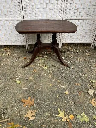 Antique vintage mahogany Duncan Phyfe style coffee table