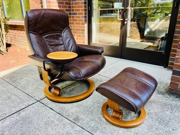 Ekornes Stressless Chair & Ottoman! MSRP $4,200! Large. Excellent!