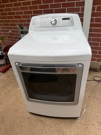 KENMORE GAS DRYER /1 year old