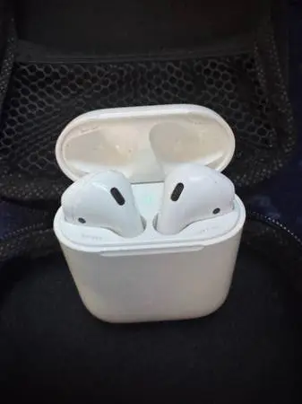 Apple AirPods 2nd Gen